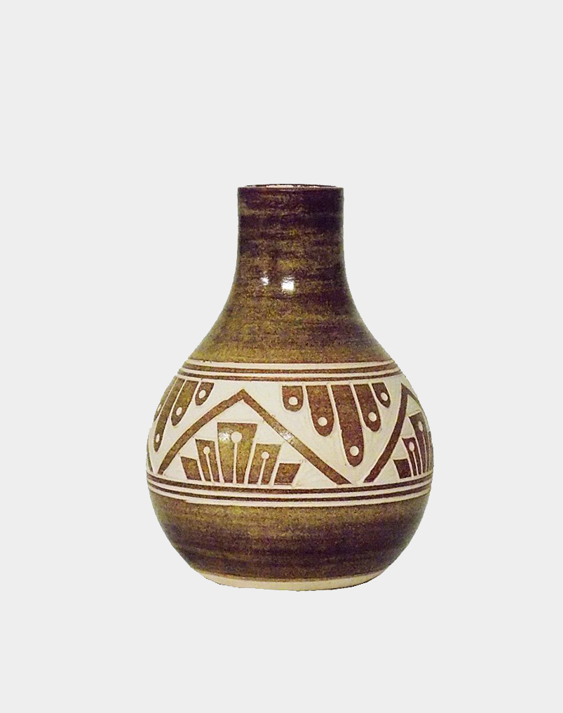 This Mexican vase is a proof that Mexican pottery is an ultimate work of art. Checkout its shape, design, and the painting. Shop with free shipping at Craft Montaz.