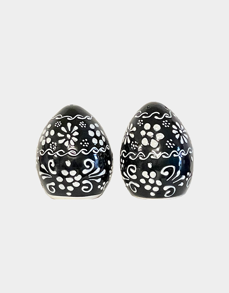 Salt and pepper shakers set are gorgeous, yet very functional, allowing for versatility and usability. Lead-free, microwave and dishwasher safe. Free shipping.