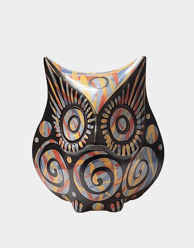 This beautiful Owl is fully handcrafted in black base and soft color, made in Chulucana town in Peru, famously known as Chulucanas Pottery. Free shipping.