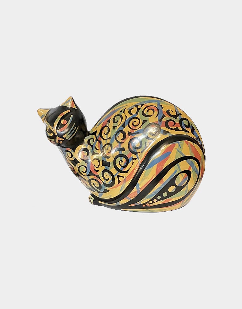 This beautiful animal figurine (cat) is created by an artisan from Peru. This handcrafted animal pottery is made in Chulucanas town in Peru. Free shipping.