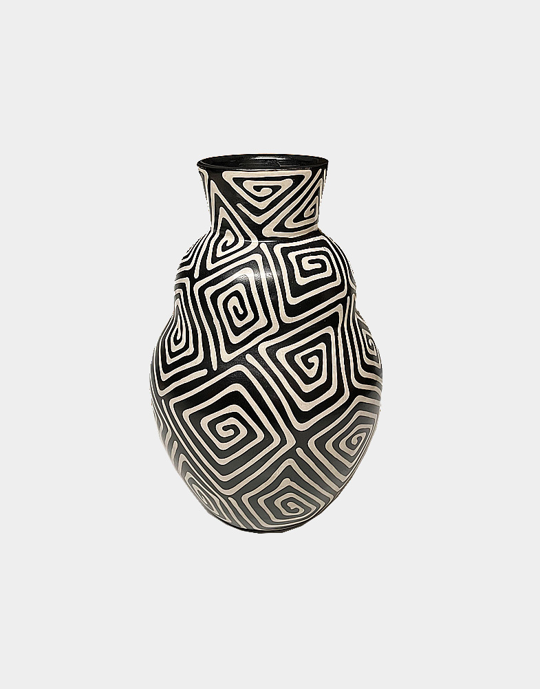 This beautiful pottery vase is made by artisan from Peru, fully handcrafted with geometric pattern in black and white color. Decorate your home with Peruvian art